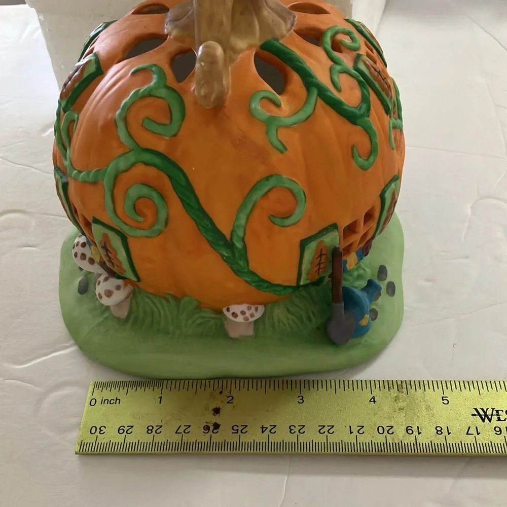 Pumpkin patch tea light house brand new